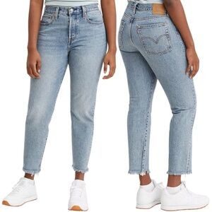 Levi’s Premium Wedgie Icon Fit Ankle Jeans Shut Up Medium Wash W26 Distressed